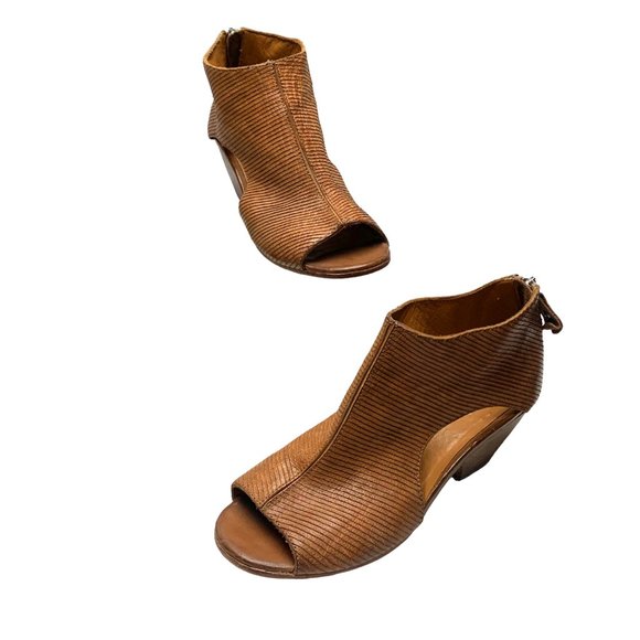 MOMA Womens Italian Leather Laser Cut Out Peep Toe Booties - Picture 11 of 12